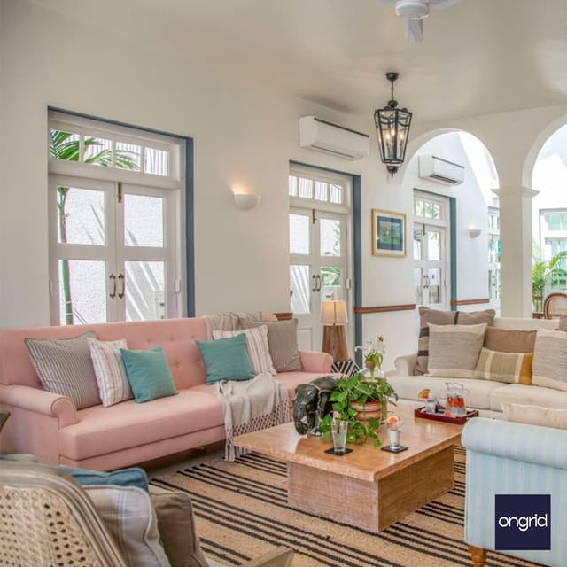 Inspiring Wall Decor for Your Living Room - 19' x 17' | Ongrid.Design